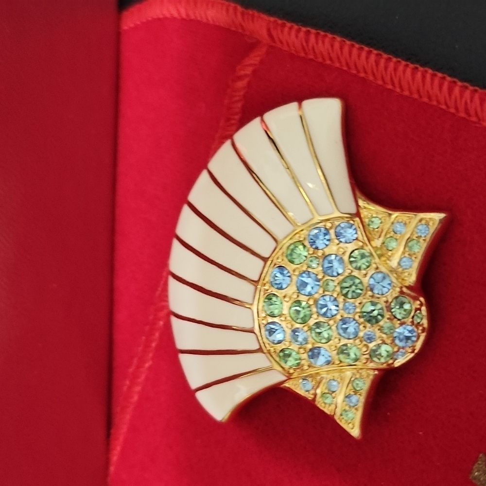 NIB KJL shell pin